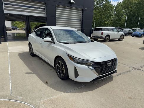 Used 2025 Nissan Sentra SV FWD image 2