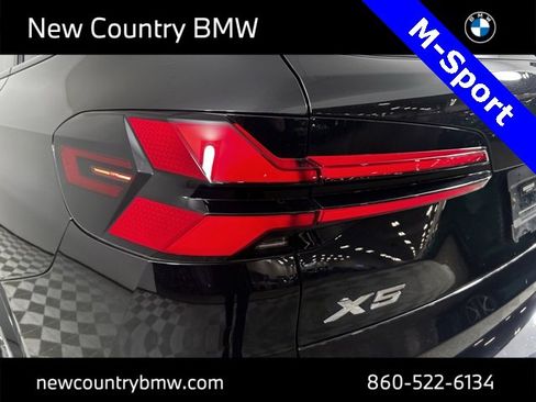 Used 2024 BMW X5 xDrive40i w/ M Sport Package image 32