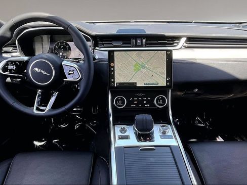 Used 2024 Jaguar XF R-Dynamic SE AWD/4WD image 7