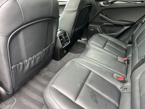 Certified 2025 Porsche Macan AWD/4WD image 13