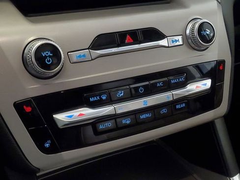 Used 2023 Ford Explorer XLT w/ Equipment Group 202A image 28