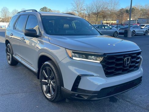 Certified 2025 Honda Pilot Sport image 8