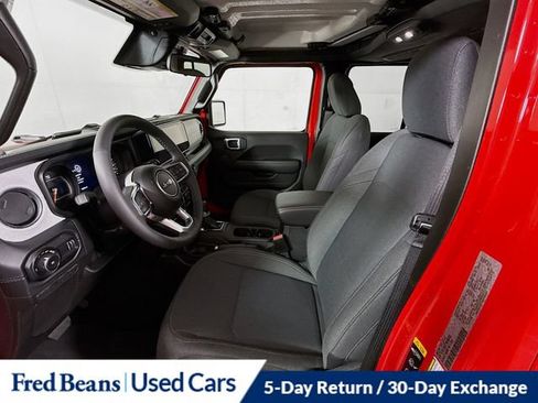 Used 2026 Jeep Wrangler Unlimited Sahara AWD/4WD image 27