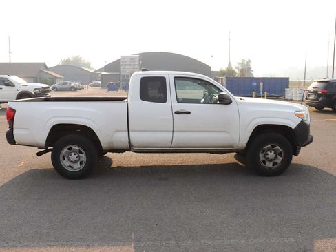 Used 2022 Toyota Tacoma SR RWD image 4