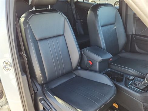 Certified 2022 Volkswagen Tiguan SE R-Line image 13