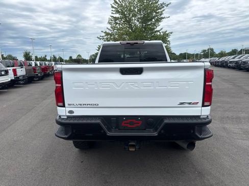 Used 2024 Chevrolet Silverado 2500 ZR2 w/ Technology Package AWD/4WD image 5