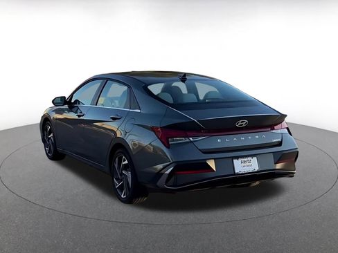 Used 2025 Hyundai Elantra Limited image 11