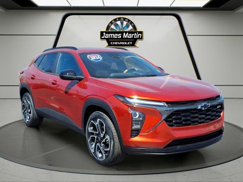 Certified 2024 Chevrolet Trax RS w/ Sunroof Package FWD image 3
