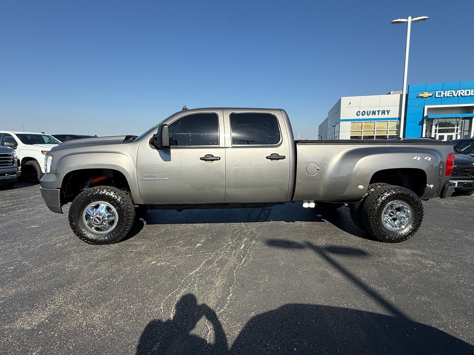 Used 2008 GMC Sierra 3500 SLE AWD/4WD image 2