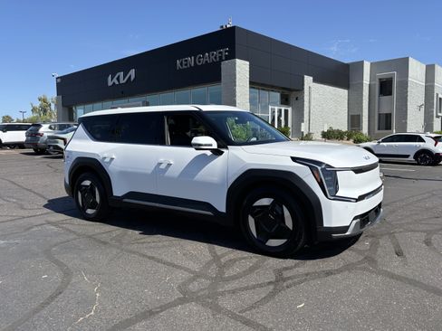 Certified 2026 Kia EV9 Light RWD image 31
