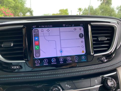 Used 2018 Chrysler Pacifica Limited FWD image 78