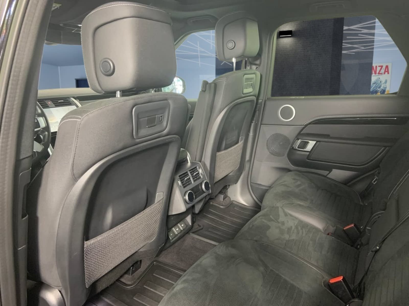 Used 2023 Land Rover Discovery S R-Dynamic AWD/4WD image 22