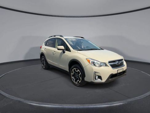 Used 2017 Subaru Crosstrek 2.0i Premium AWD/4WD image 2