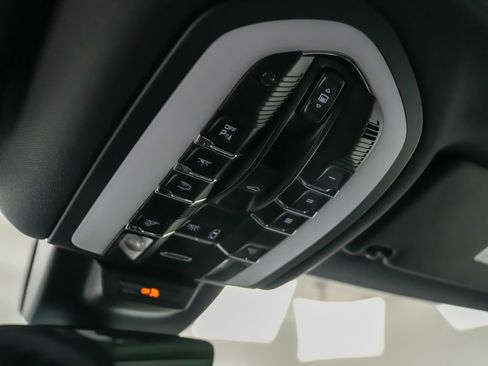 Used 2026 Porsche Macan Turbo AWD/4WD image 28