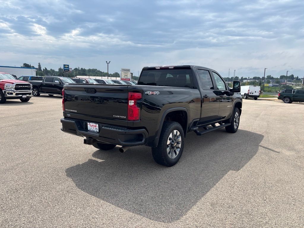 Used 2022 Chevrolet Silverado 2500 Custom w/ Custom Value Package AWD/4WD image 5