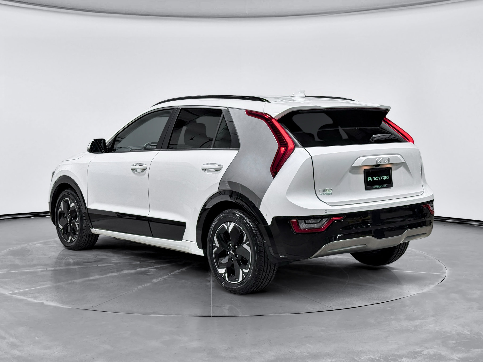 Used 2023 Kia Niro Wave FWD image 2
