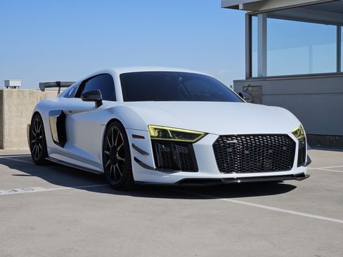 Used 2018 Audi R8 V10 plus w/ 20" Wheel Package image 10