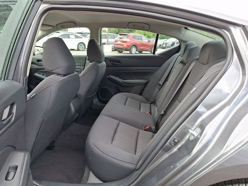 Used 2025 Nissan Altima 2.5 SV FWD image 10