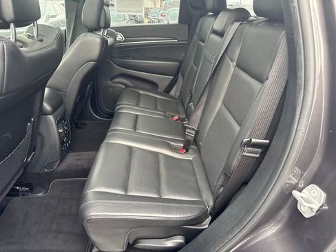 Used 2018 Jeep Grand Cherokee Limited w/ Luxury Group II image 25
