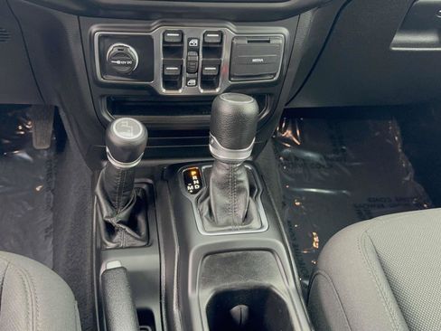 Used 2022 Jeep Wrangler Unlimited Sport image 16