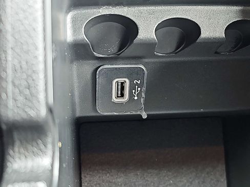 Used 2023 Jeep Cherokee Altitude Lux image 25