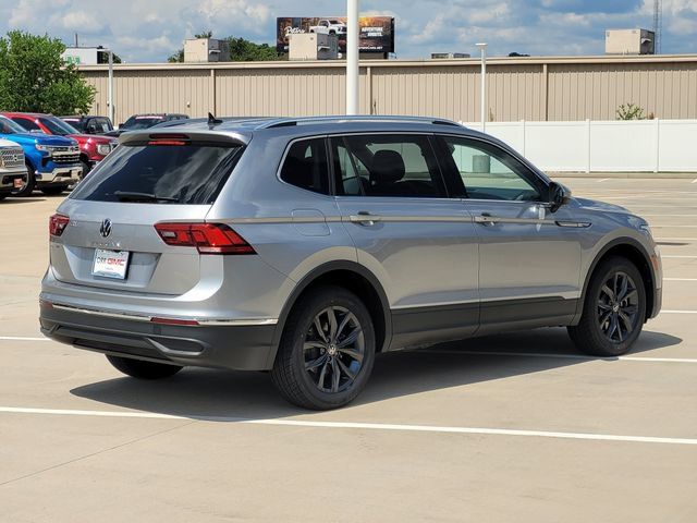 Used 2022 Volkswagen Tiguan SE FWD image 4