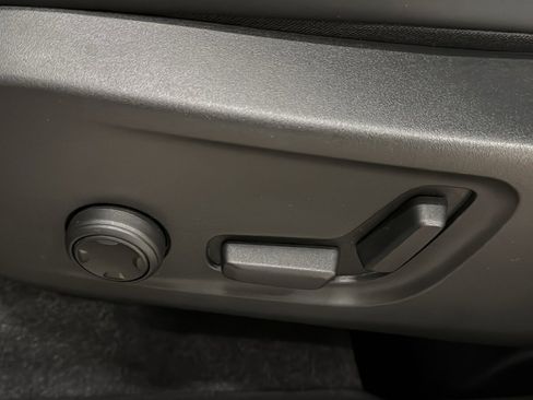 Used 2023 Volvo XC40 B5 Ultimate w/ Climate Package image 24