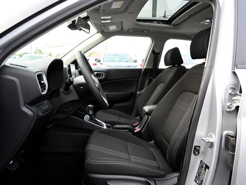 Used 2022 Hyundai Venue SEL image 14