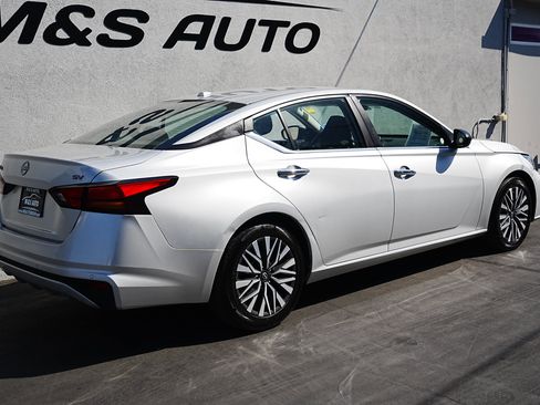 Used 2024 Nissan Altima 2.5 SV image 4