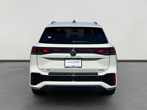 New 2026 Volkswagen Tiguan SEL R-Line AWD/4WD image 4