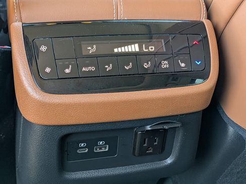 Used 2023 INFINITI QX60 Sensory w/ Cargo Package FWD image 16
