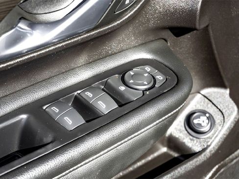 Used 2024 GMC Terrain SLT image 11