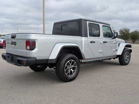 Used 2024 Jeep Gladiator Sport image 5