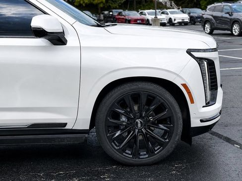 Used 2025 Cadillac Escalade ESV Sport Platinum w/ LPO, ONYX Package AWD/4WD image 11
