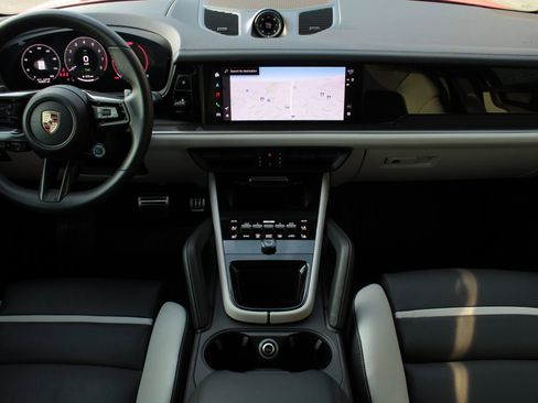 Certified 2025 Porsche Cayenne S image 24