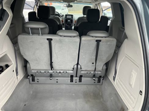Used 2008 Chrysler Town & Country Touring image 34