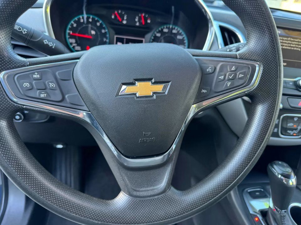 Used 2019 Chevrolet Equinox LS AWD/4WD image 17