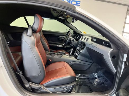 Used 2016 Ford Mustang Premium image 21