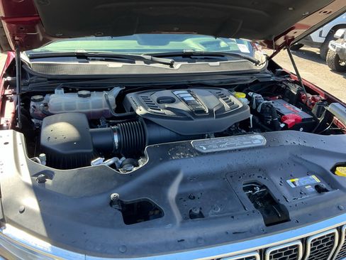 Used 2024 Jeep Wagoneer Series III AWD/4WD image 22