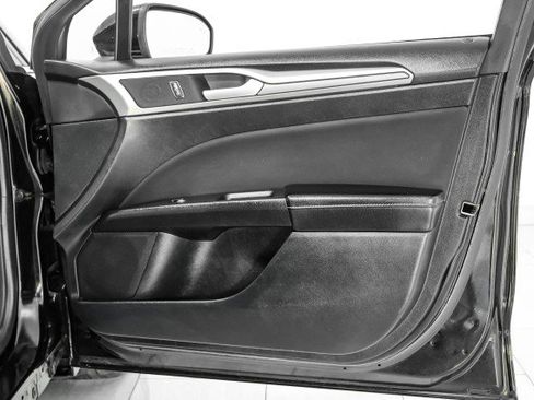 Used 2020 Ford Fusion SE image 42