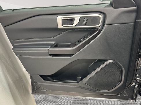 Used 2020 Ford Explorer XLT w/ Equipment Group 202A image 17