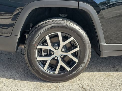 Used 2025 Jeep Grand Cherokee L Limited image 5