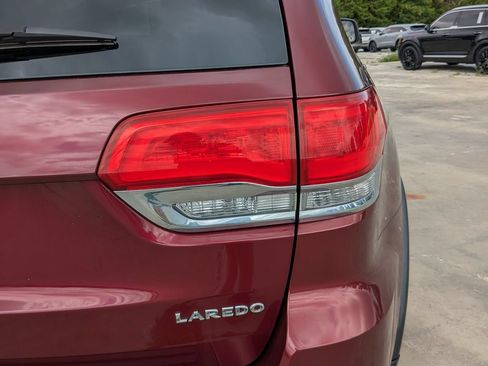 Used 2018 Jeep Grand Cherokee Laredo RWD image 12
