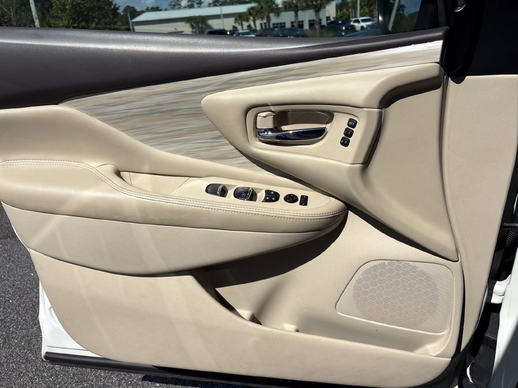 Used 2018 Nissan Murano SL w/ Moonroof Package AWD/4WD image 3