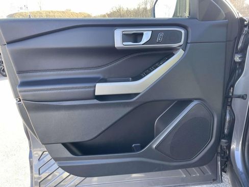 Used 2023 Ford Explorer XLT w/ Equipment Group 202A image 5
