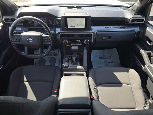 Certified 2025 Toyota Tacoma SR5 w/ SR5 Upgrade Package AWD/4WD image 19