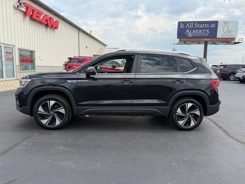 Used 2023 Volkswagen Taos SE w/ Panoramic Sunroof Package AWD/4WD image 4