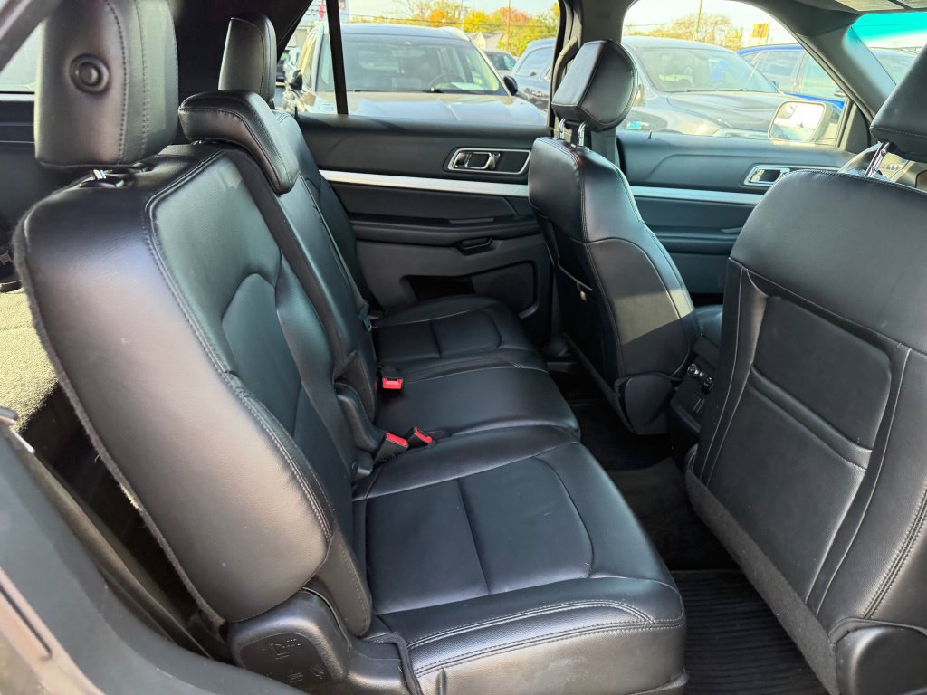 Used 2016 Ford Explorer XLT w/ Equipment Group 202A AWD/4WD image 15