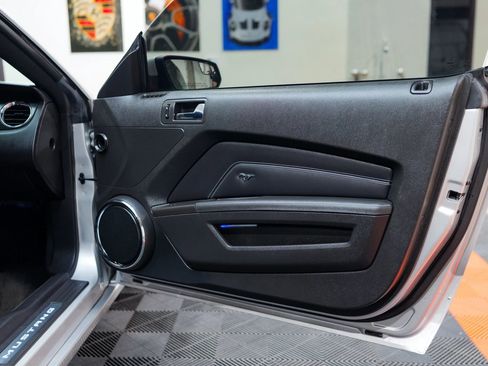 Used 2013 Ford Mustang GT Premium RWD image 37