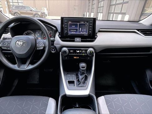 Used 2022 Toyota RAV4 XLE image 15